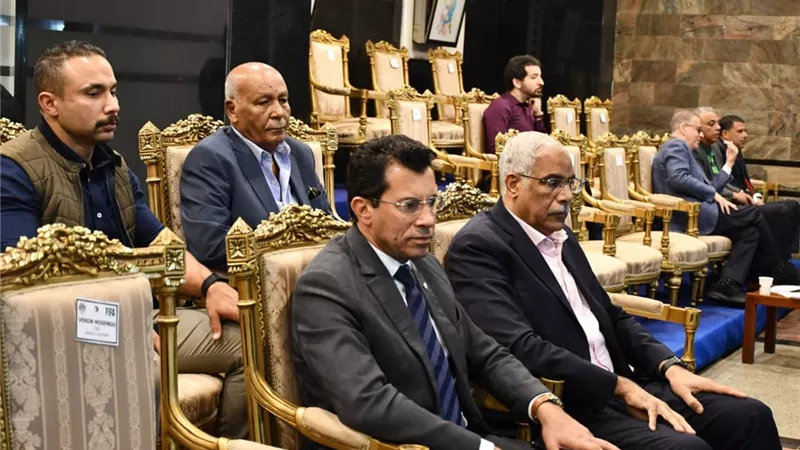 وزير الرياضة يؤازر منتخب مصر أمام بتسوانا
