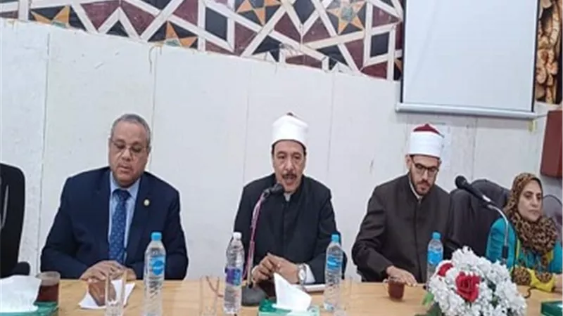 رئيس منطقة سوهاج الأزهرية يشارك بندوة «الإسلام دين حياة»