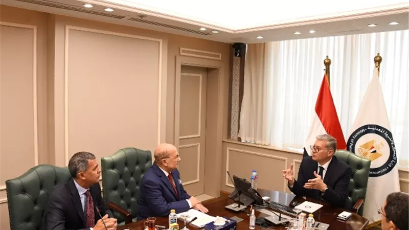 وزير البترول يلتقي وفد 