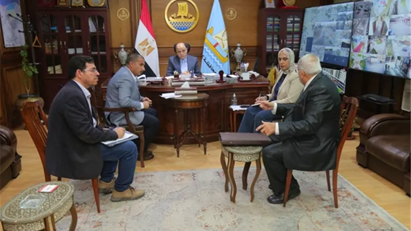 محافظ كفرالشيخ يناقش شكاوى المواطنين