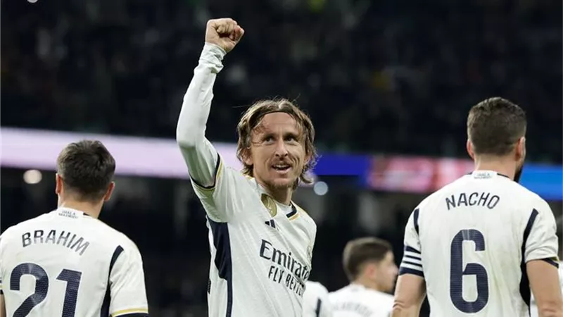 لوكا مودريتش يمثل ريال مدريد في الجمعية العامة للاتحاد الإسباني
