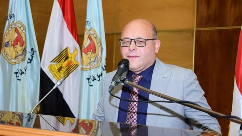فحص طلبات الطعون بجامعة سوهاج ضد المرشحين بإنتخابات الاتحادات