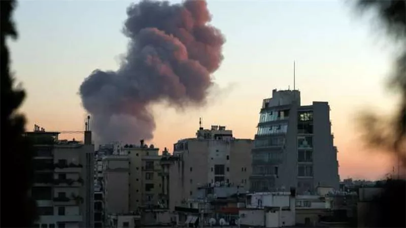 الأنباء اللبنانية: 3 شهداء جراء غارة استهدفت منزلا في قرية زفتا