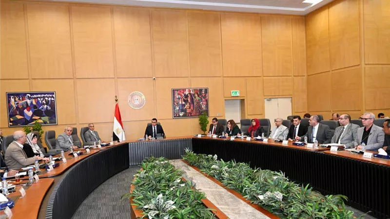 الشربيني يستعرض موقف وحدات سكن لكل المصريين 5