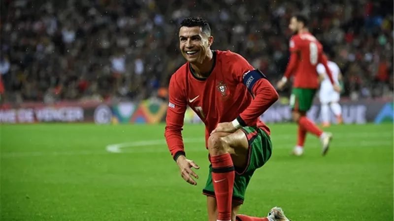 مهاجم برشلونة يثير غضب الجماهير والإدارة بسبب رونالدو