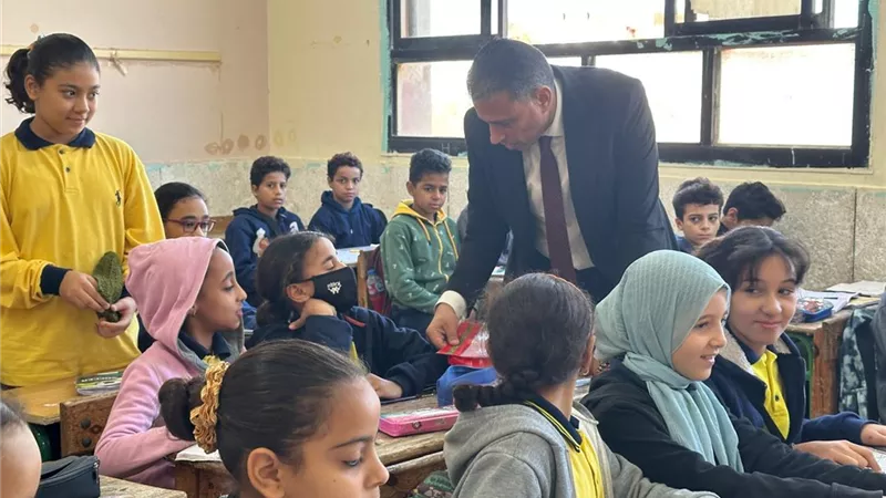 مدير تعليم الجيزة فى جولة تفقدية لمدارس الشيخ زايد