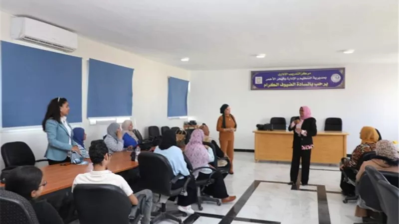 دورة تدريبية لتعليم لغة الإشارة للعاملين بالمنظومة الصحية بالبحر الأحمر