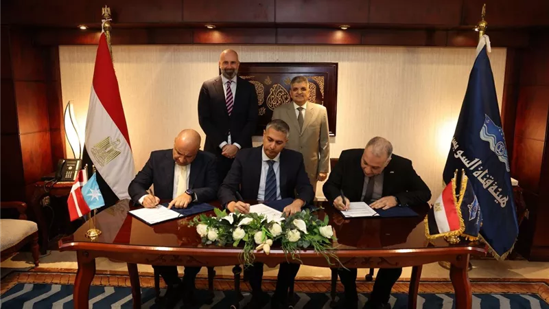 الفريق أسامة ربيع يشهد توقيع عقد تعاون مع شركة ميرسك للتدريب