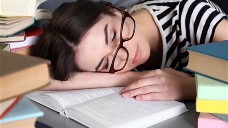 نصائح هامة لمقاومة النوم أثناء المذاكرة