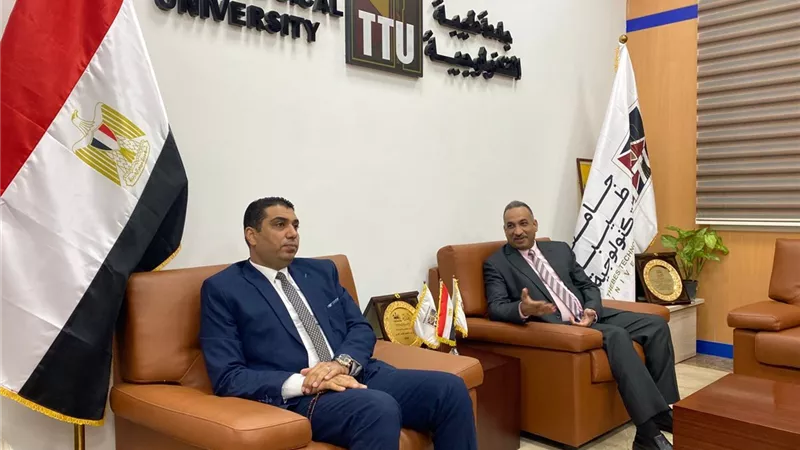 نائب محافظ الأقصر يشهد فعاليات مبادرة ظواهر بجامعة طيبة