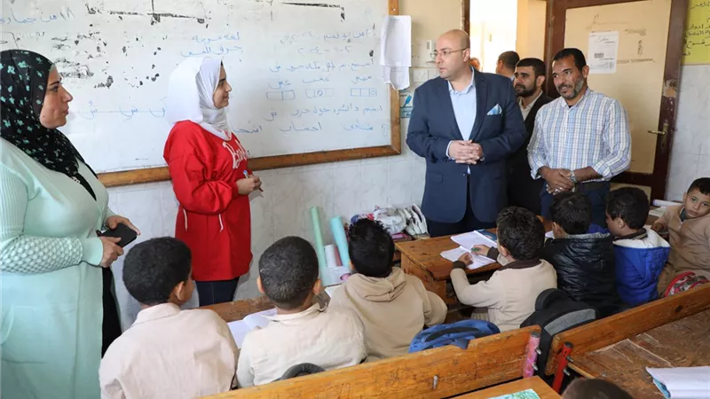 غنيم يتابع خطة تخفيض كثافة الفصول ببنى سويف