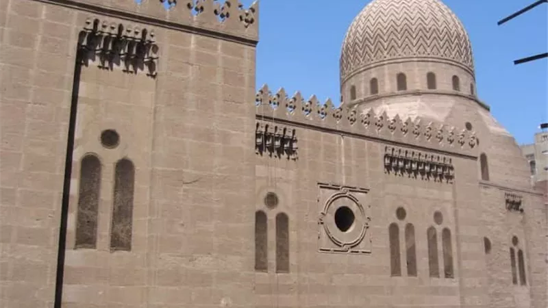 السياحة:تسجيل جامع بيبرس الخياط بالدرب الأحمر في عداد الآثار الإسلامية