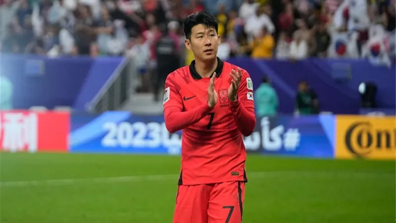 قائد منتخب كوريا الجنوبية يتغني بالمنتخب الفلسطيني