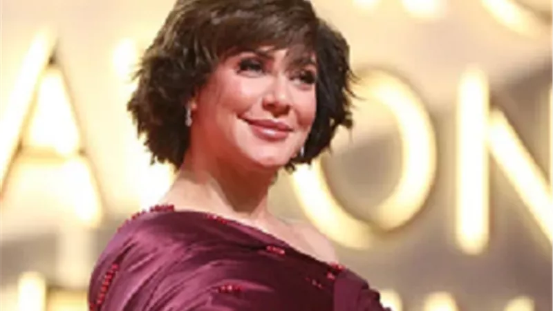 سلاف فواخرجي تتألق على ريد كاربت 