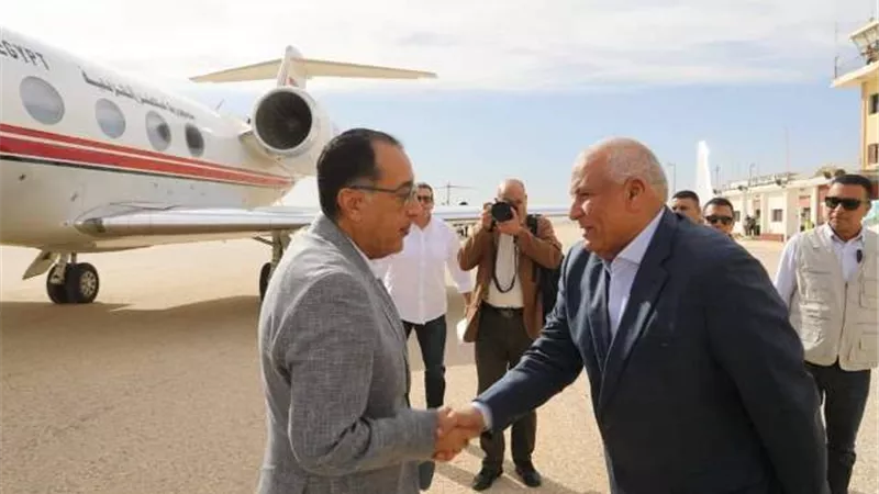 رئيس الوزراء يصل الوادي الجديد لتفقد وافتتاح عدد من المشروعات التنموية