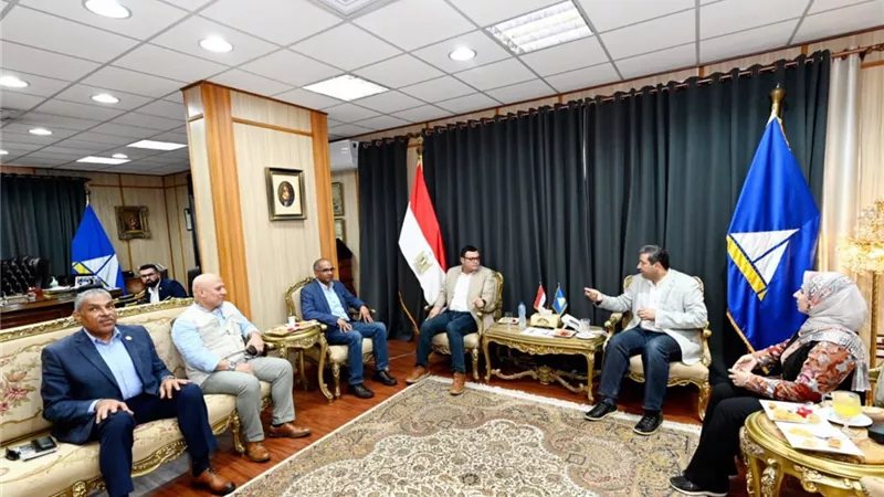 وزير الإسكان ومحافظ دمياط يتابعان خدمات مياه الشرب والصرف الصحى