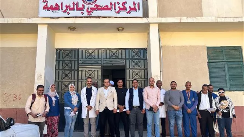 وفد من وزارة الإتصالات تُجري جولة تفقدية داخل مستشفيات قنا