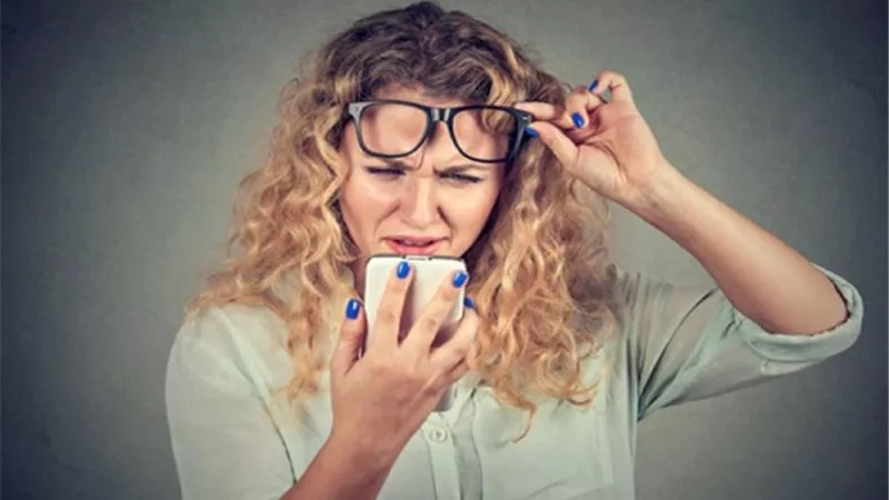 طبيب عيون يوضح أعراض وأسباب مرض اللابؤرية 