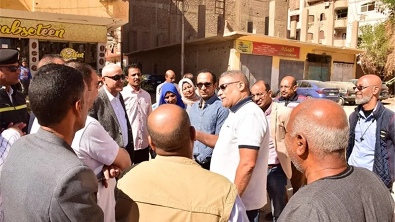 محافظ الأقصر يوجه برصف الشارع الرئيسى لحوض 18 وفتح شوارع جانبية