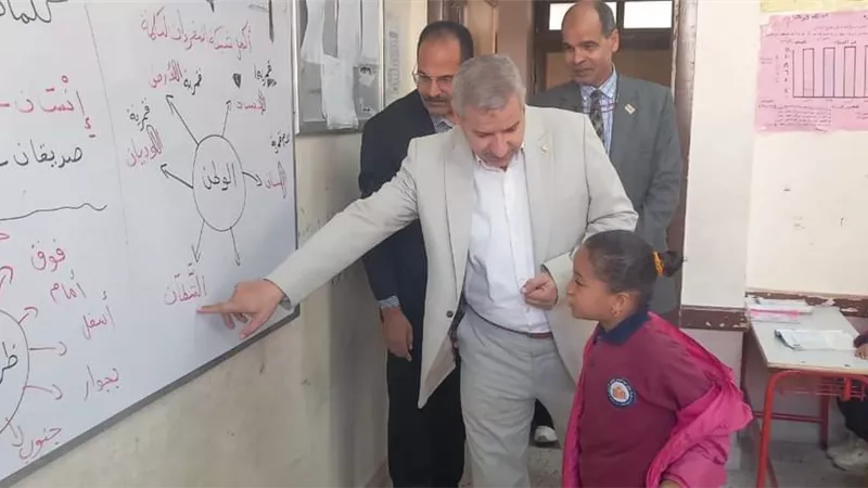 مدير تعليم الشرقية يتفقد مدرسة جمال عبد الناصر