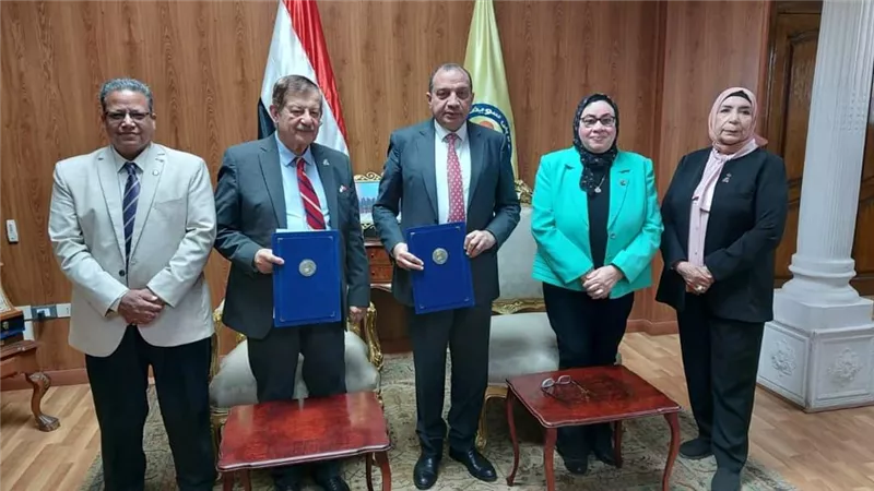 ٦ كرافانات لتريبية الدواجن من روتاري بنى سويف لكلية الزراعة