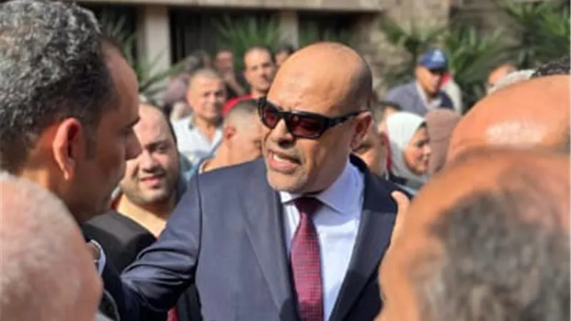 وزير العمل يعلن صرف أجور عمال شركة للمنسوجات من صندوق إعانات الطو