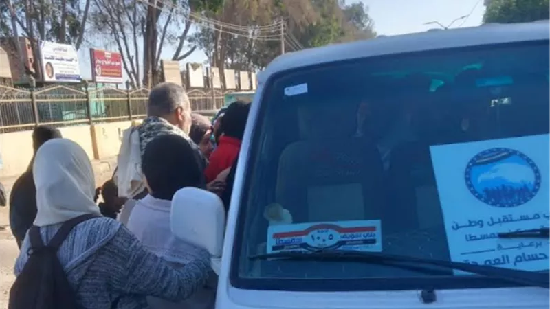 «مستقبل وطن» بني سويف يفك أزمة الركاب بسمسطا
