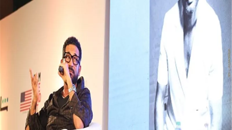 عمرو سعد يفاجىء جمهور مهرجان القاهرة بعرض الصور الأولى من الغربان