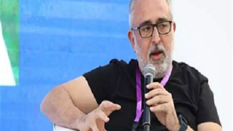 تامر كروان: استخدمت آلة الهارب لتعطي بعدا تاريخيا فى ذات