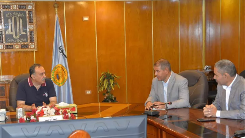 محافظ أسيوط يعقد اجتماعاً لمتابعة مستجدات التقنين والتصالح