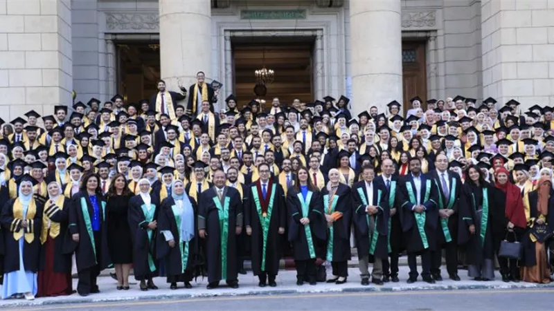 رئيس جامعة القاهرة يشهد تخريج الدفعة 95 كلية طب الأسنان