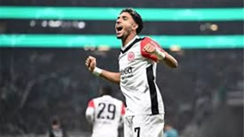 موقع الدوري الألماني يرصد تصريحات المدربين عن مرموش.. ورأى صلاح