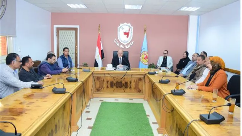 رئيس جامعة سوهاج يكرم ٢٥ من حفظة القرآن بالصلعا