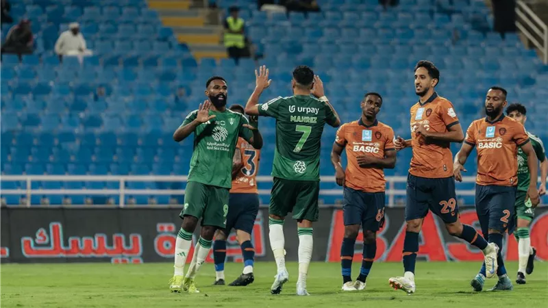 الأهلى يهزم الفيحاء بصعوبة في الدورى السعودى