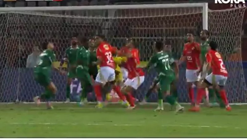 الاتحاد يحرز هدف التعادل في شباك الأهلي