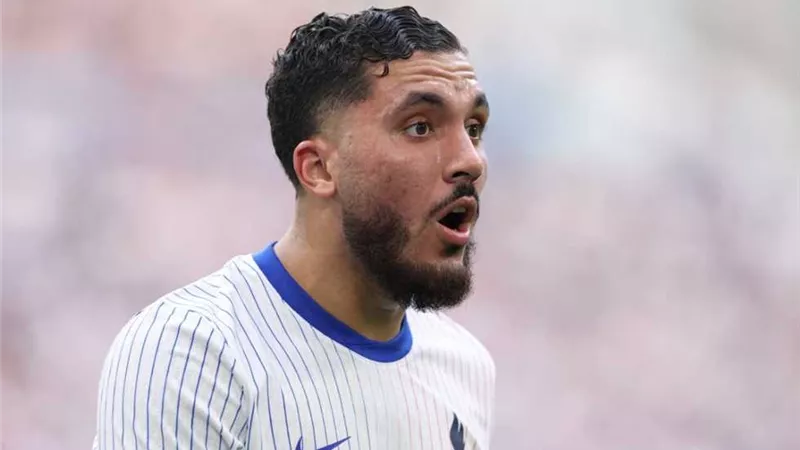 ريان شرقى يقترب من مزاملة محمد صلاح فى ليفربول
