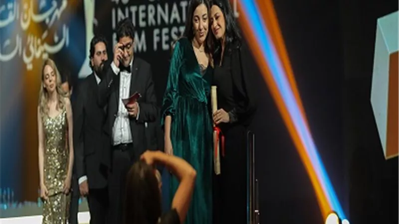 أربعة جوائز ل دخل الربيع يضحك في مهرجان القاهرة السينمائي الدولي