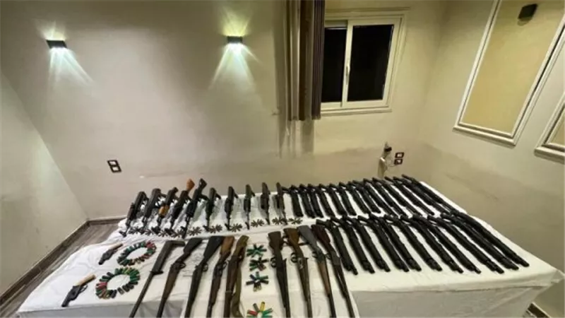 ضبط 52 سلاحا ناريا و14 قضية مخدرات بأسوان وأسيوط ودمياط