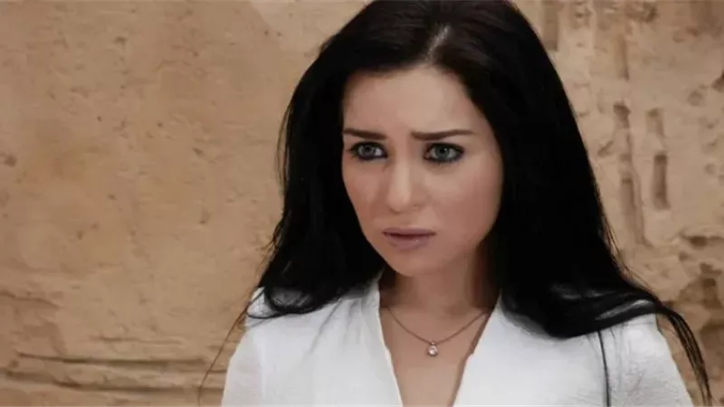 إسعاد يونس تنعى والدة مي عزالدين