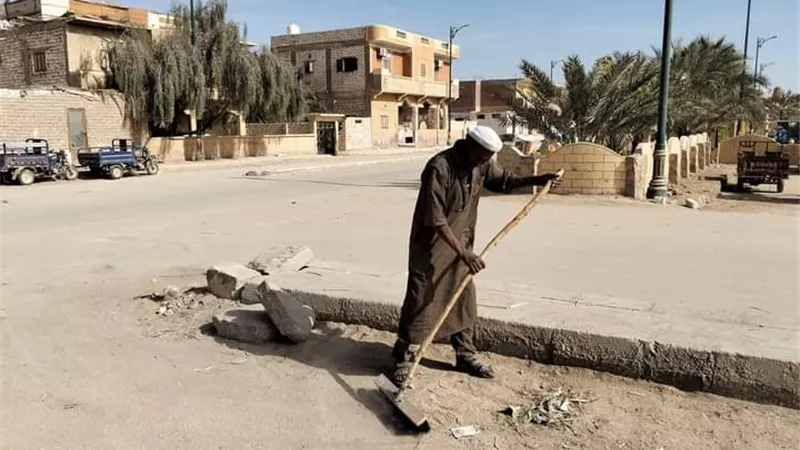 مدينة سيوة تكثف أعمال النظافة والتجميل بمناطق متفرقة