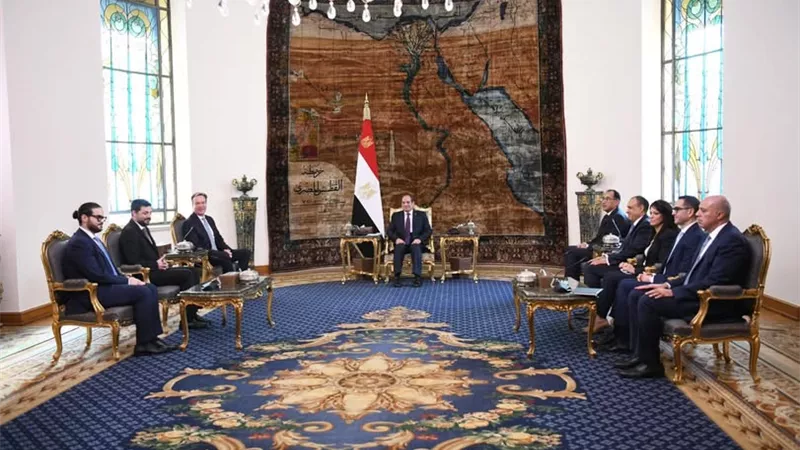 الرئيس يستقبل رئيس المنتدى الاقتصادي العالمي
