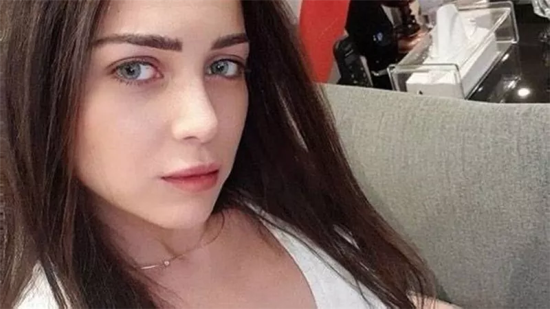 هند صبرى تنعى والدة مي عزالدين
