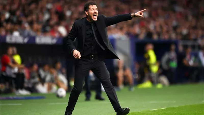 أتلتيكو مدريد يفوز بصعوبة علي آلافيس في مباراة سيميوني رقم 700