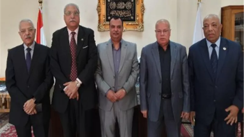 مدير تعليم القليوبية يشارك في مجلس إدارة كلية التربية بينها