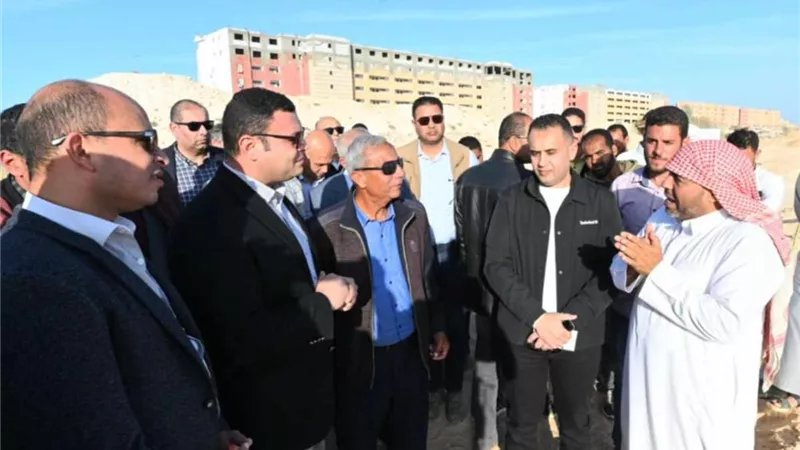 وزير الإسكان يتابع المشروعات الجارى تنفيذها بجهاز القرى السياحية