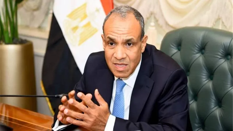 وزير الخارجية يحذر من استمرار الانتهاكات الإسرائيلية في القطاع والضفة الغربية