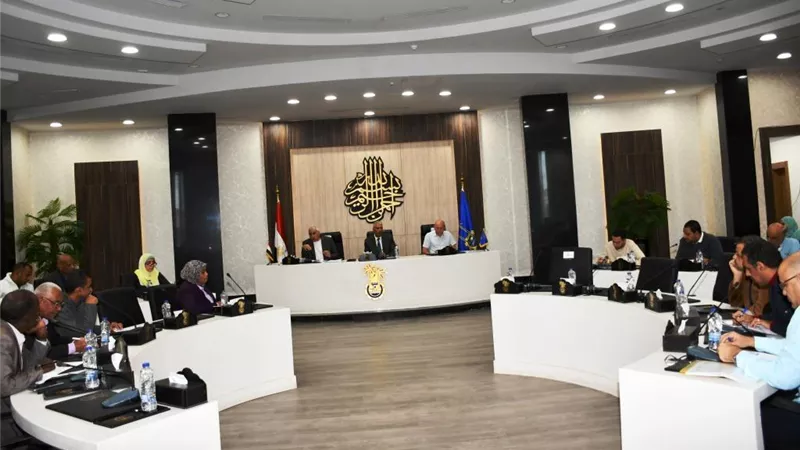 محافظ أسوان يوجه بسرعة الإنتهاء من ملف التقنين بنهاية العام