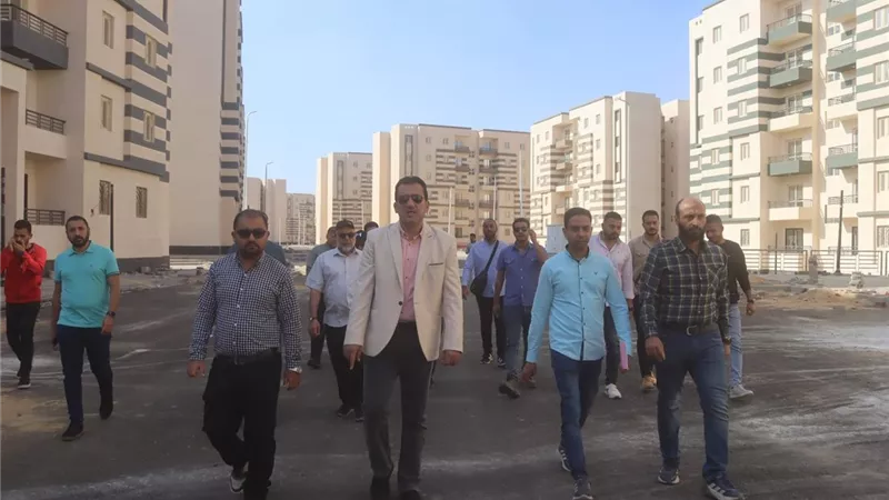 الإسكان: استكمال رفع كفاءة الطرق بالمنطقة الصناعية بالعاشر من رمضان