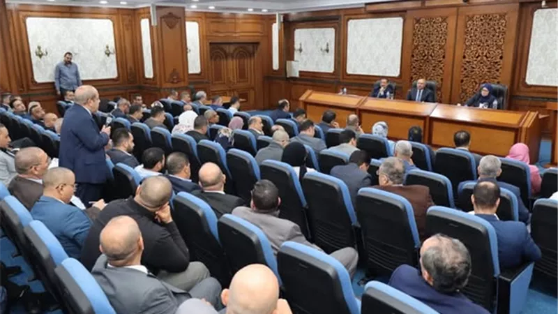 كامل الوزير: يجب الحفاظ على حرم الطرق بالمناطق الصناعية