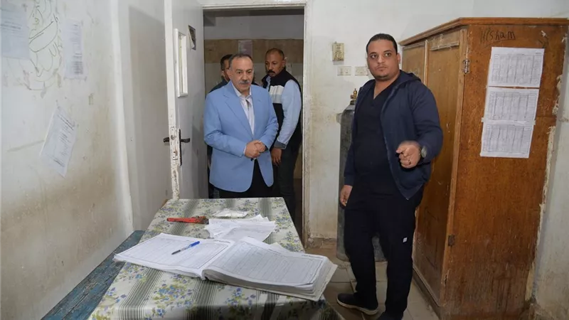 محافظ أسيوط يقرر إحالة 6 أطباء للتحقيق